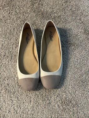 Lucky Brand White Flats with Taupe Cap Toe